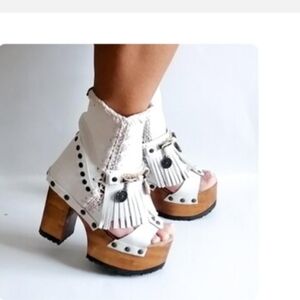 SolCaleyo White Fringe Platform Sandals.  Made in Spain.